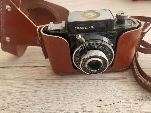 Alte kamera mit etui - kamera, smena